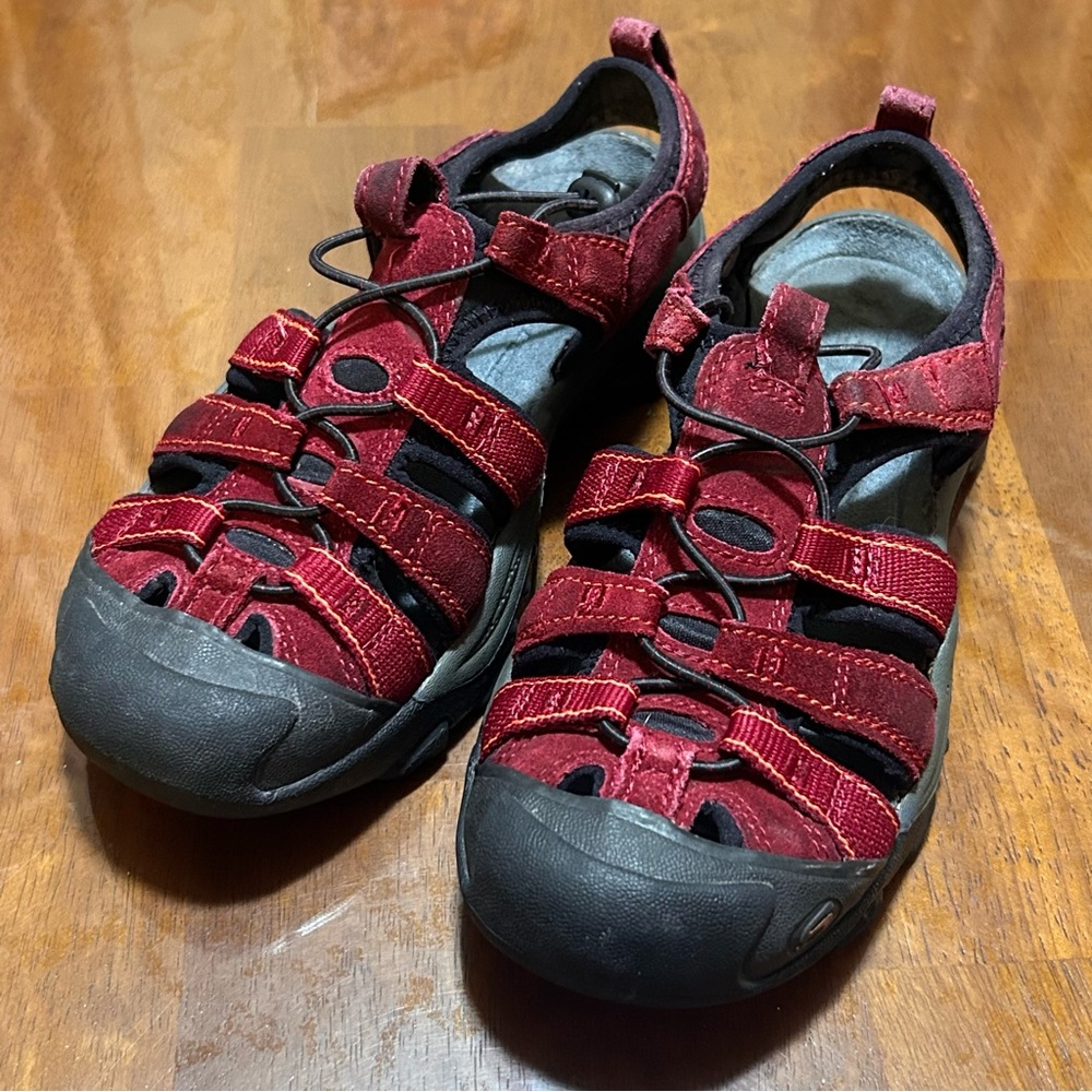 Skechers Hiking Sandals Women’s Size 7 SN 45394 Red Summer Water Shoes